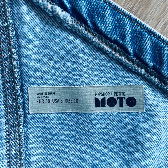 SOLD - TOPSHOP DENIM OVERALL DRESS - Picture 5 of 6